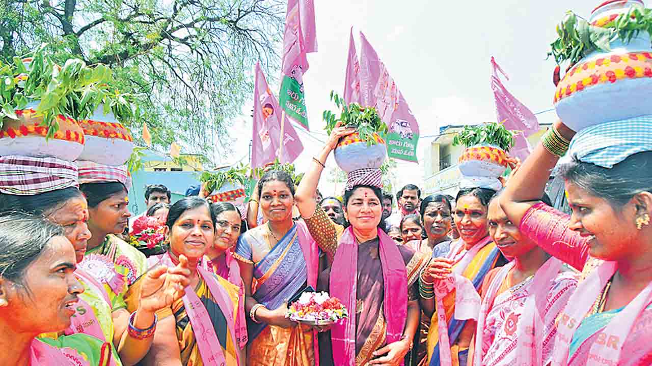 పండుగలా ఆత్మీయ సమ్మేళనాలు