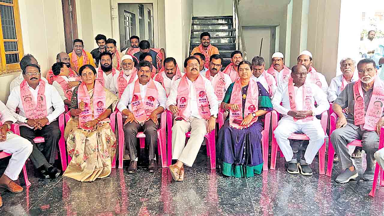 రేవంత్‌రెడ్డి క్షమాపణ చెప్పాలి