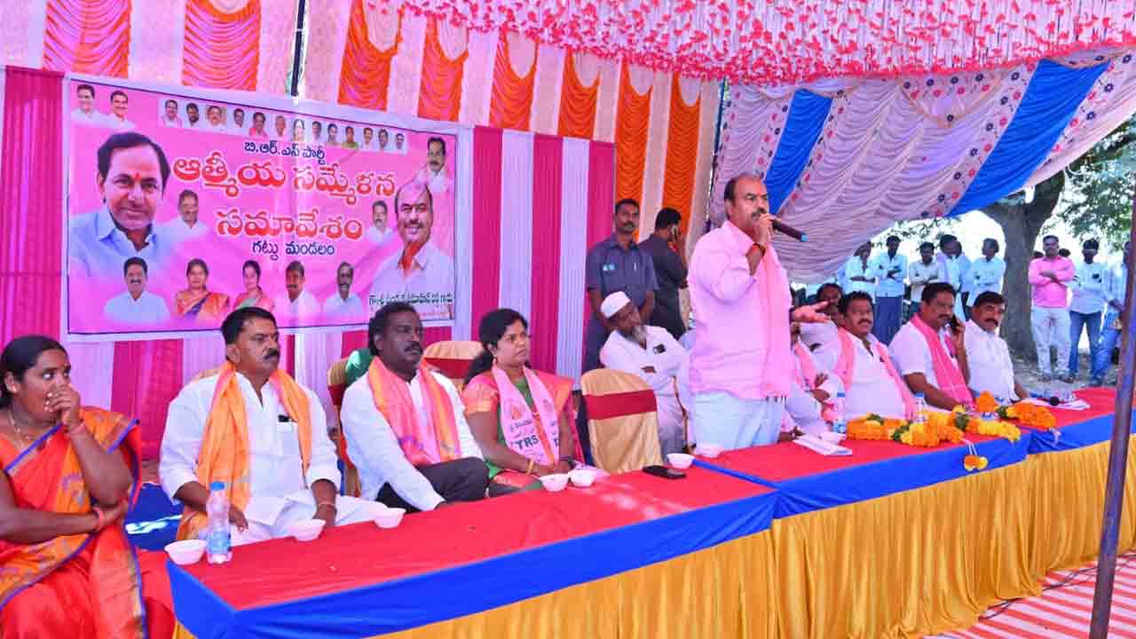 పక్క రాష్ర్టాల అభివృద్ధిని.. తెలంగాణతో పోల్చిచూడాలి