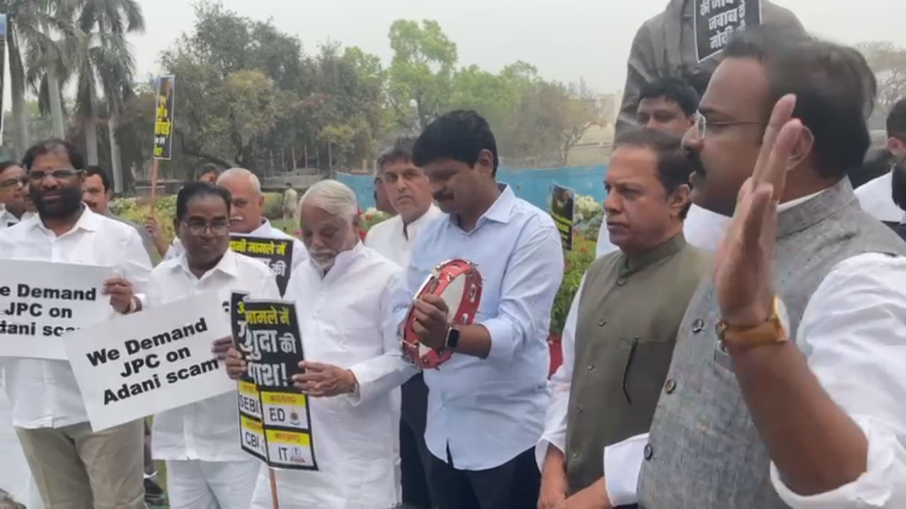 BRS Protest: అదానీ స్కామ్‌పై జేపీసీ వేయాలి.. పార్ల‌మెంట్ ఆవ‌ర‌ణ‌లో బీఆర్ఎస్ ఎంపీల నిర‌స‌న.. వీడియో