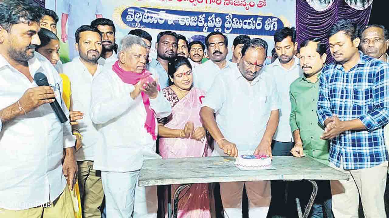 ఉమ్మడి జిల్లాలో ఘనంగా ఎమ్మెల్సీ కవిత జన్మదిన వేడుకలు