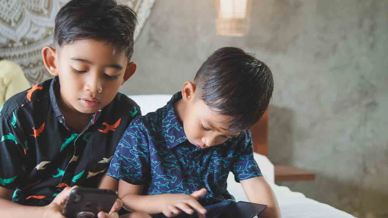 Parental Tips | ఆన్‌లైన్‌ క్లాసులు అని మీ పిల్లలు సెల్‌ఫోన్‌లో ఏం చేస్తున్నారు? తప్పుదోవ పట్టకుండా ఈ జాగ్రత్తలు తీసుకోండి