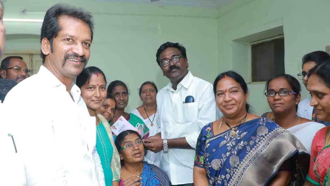 ‘కంటి వెలుగు’తో ఇంటికి వెలుగు