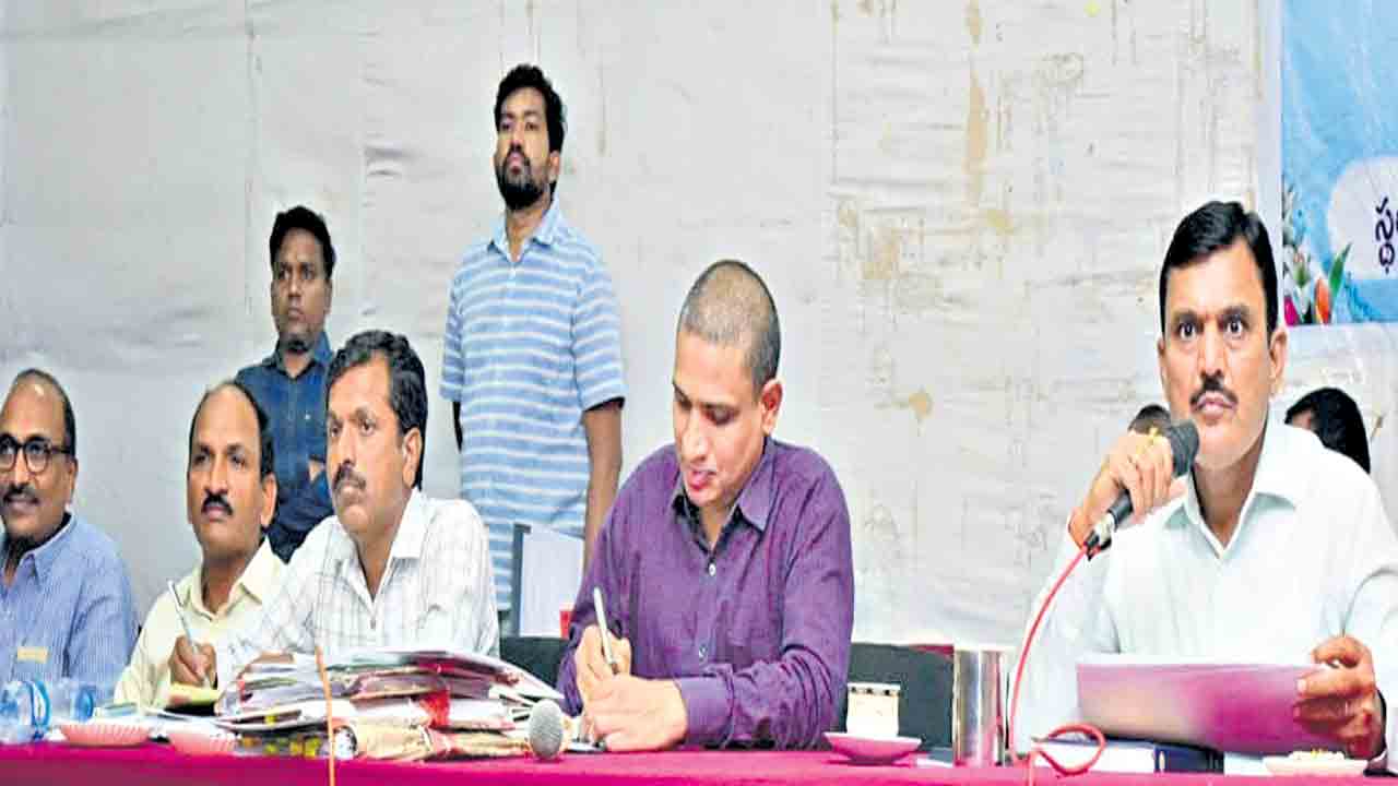 పది పరీక్షలు పకడ్బందీగా నిర్వహించాలి