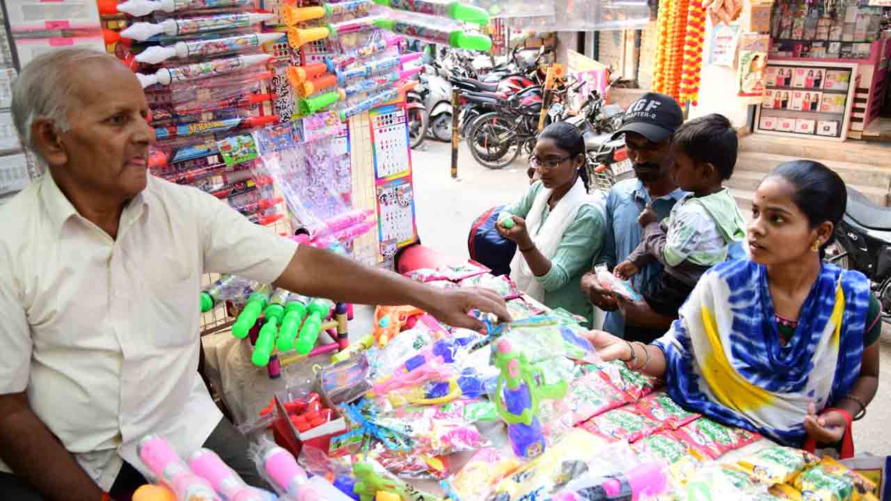 మార్కెట్లో మొదలైన సందడి