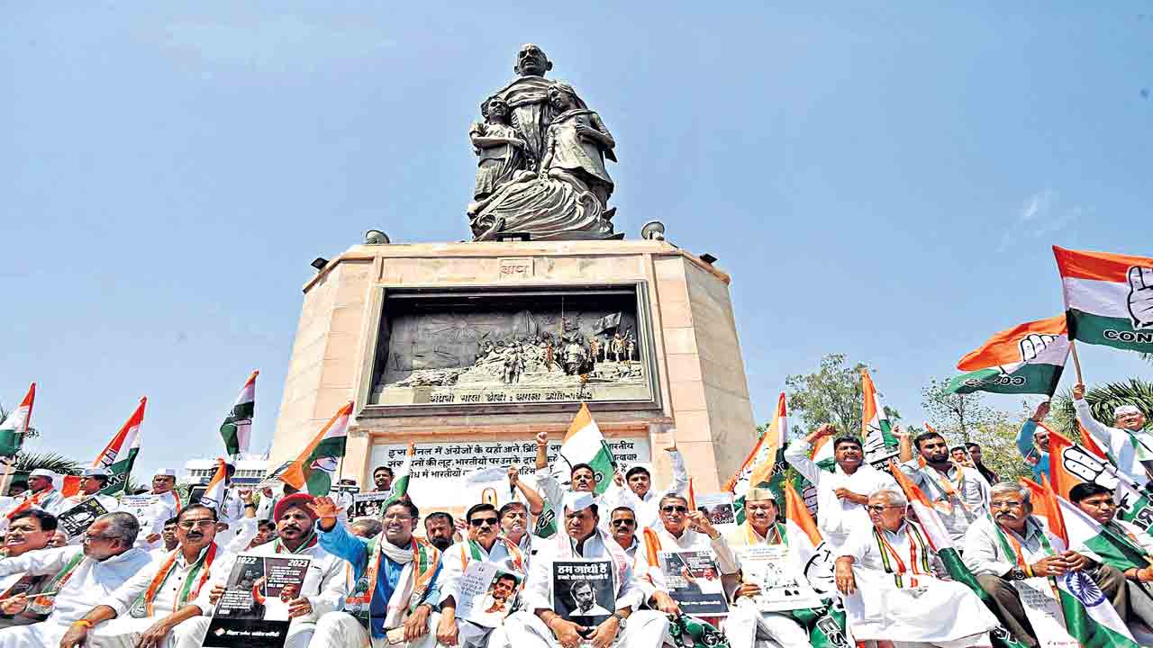 Priyanka Gandhi |  మోదీ అహంకారి.. అధికారం మాటున దాక్కుంటున్నాడు.. ప్రియాంక గాంధీ ఫైర్‌