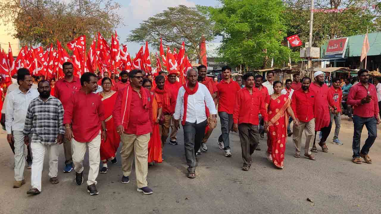 పేదోళ్ల కడుపు కొడుతున్న మోదీ