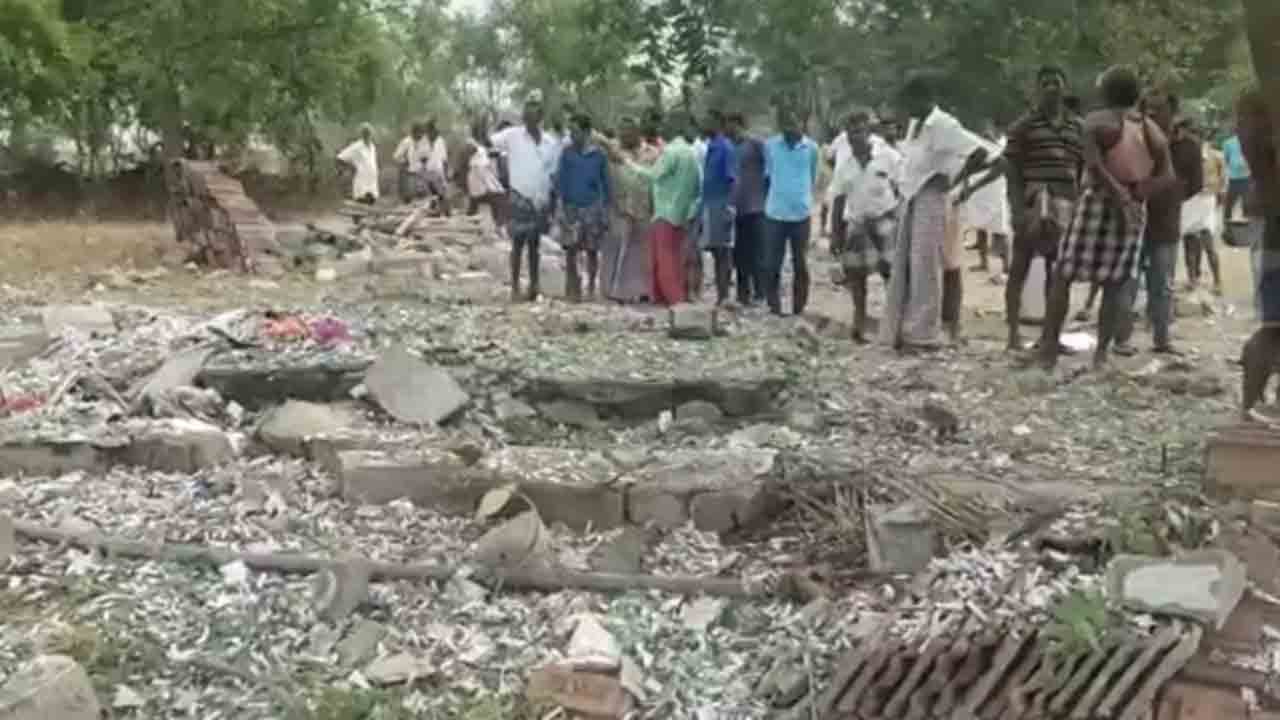 Explosion | క్రాకర్స్ గోడౌన్‌లో పేలుడు.. ఇద్దరు మహిళలు మృతి