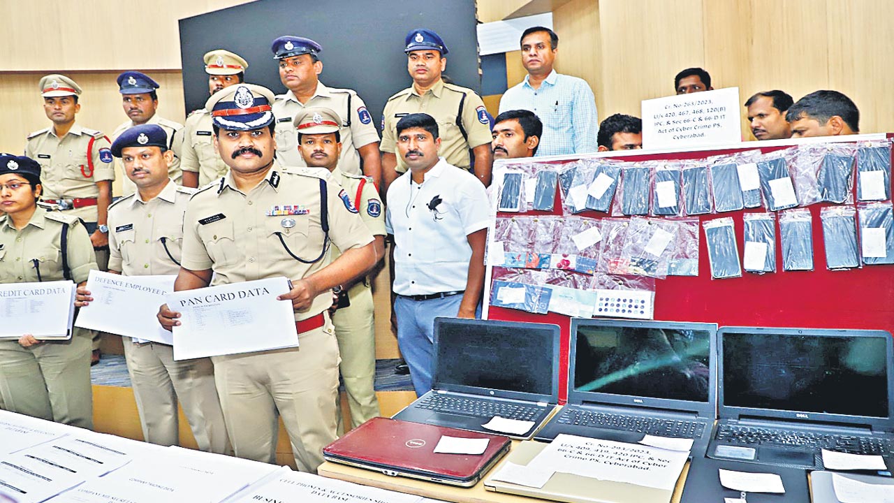 17 కోట్లమంది వ్యక్తిగత సమాచారం చోరీ