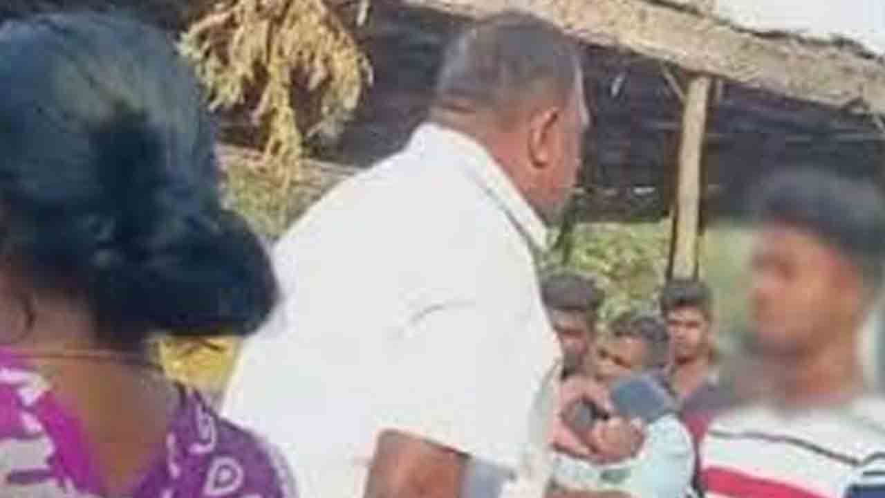 దళిత బాలుడిపై కిరాణ వ్యాపారి దాష్టీకం