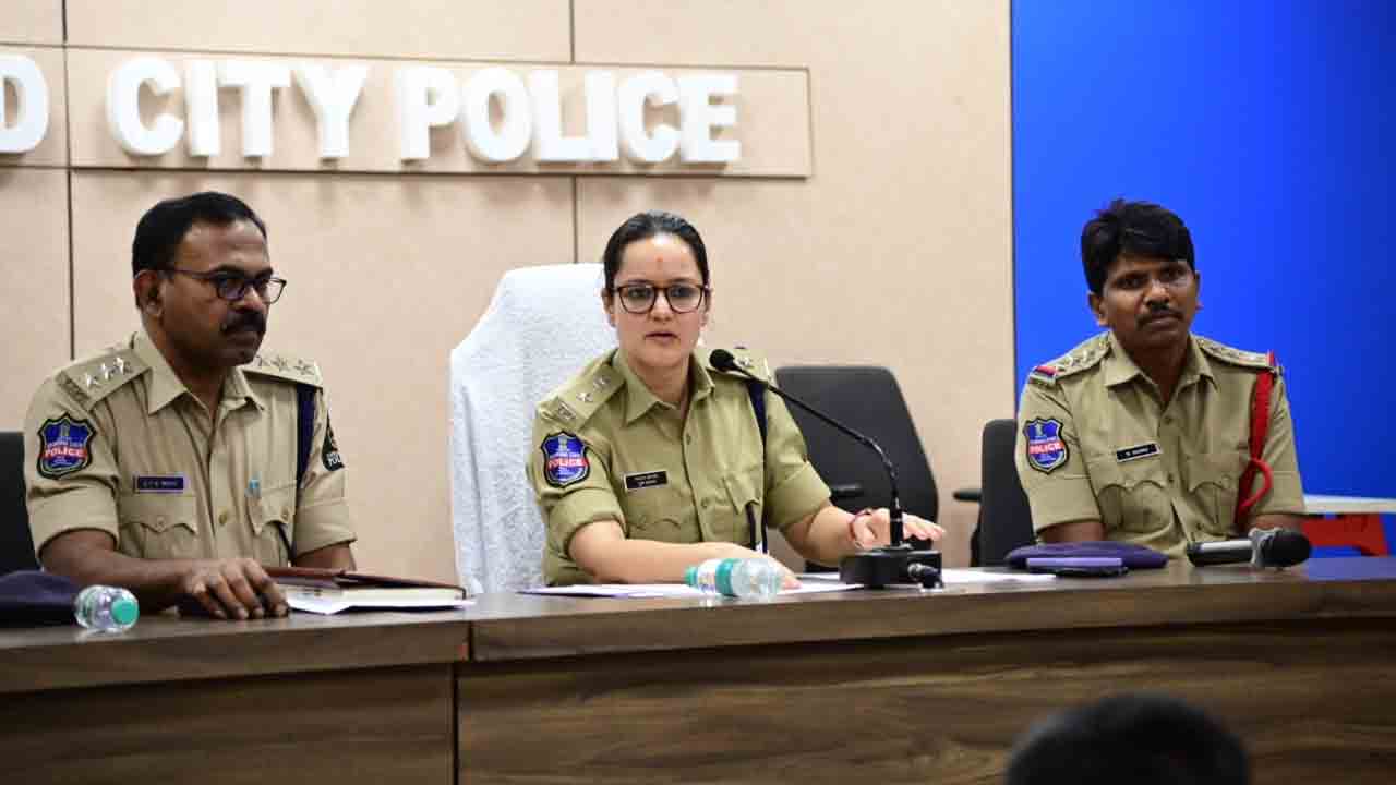 Cyber Crime Police | సోష‌ల్ మీడియా ట్రోల‌ర్స్‌కు సైబ‌ర్ క్రైమ్ పోలీసులు నోటీసులు