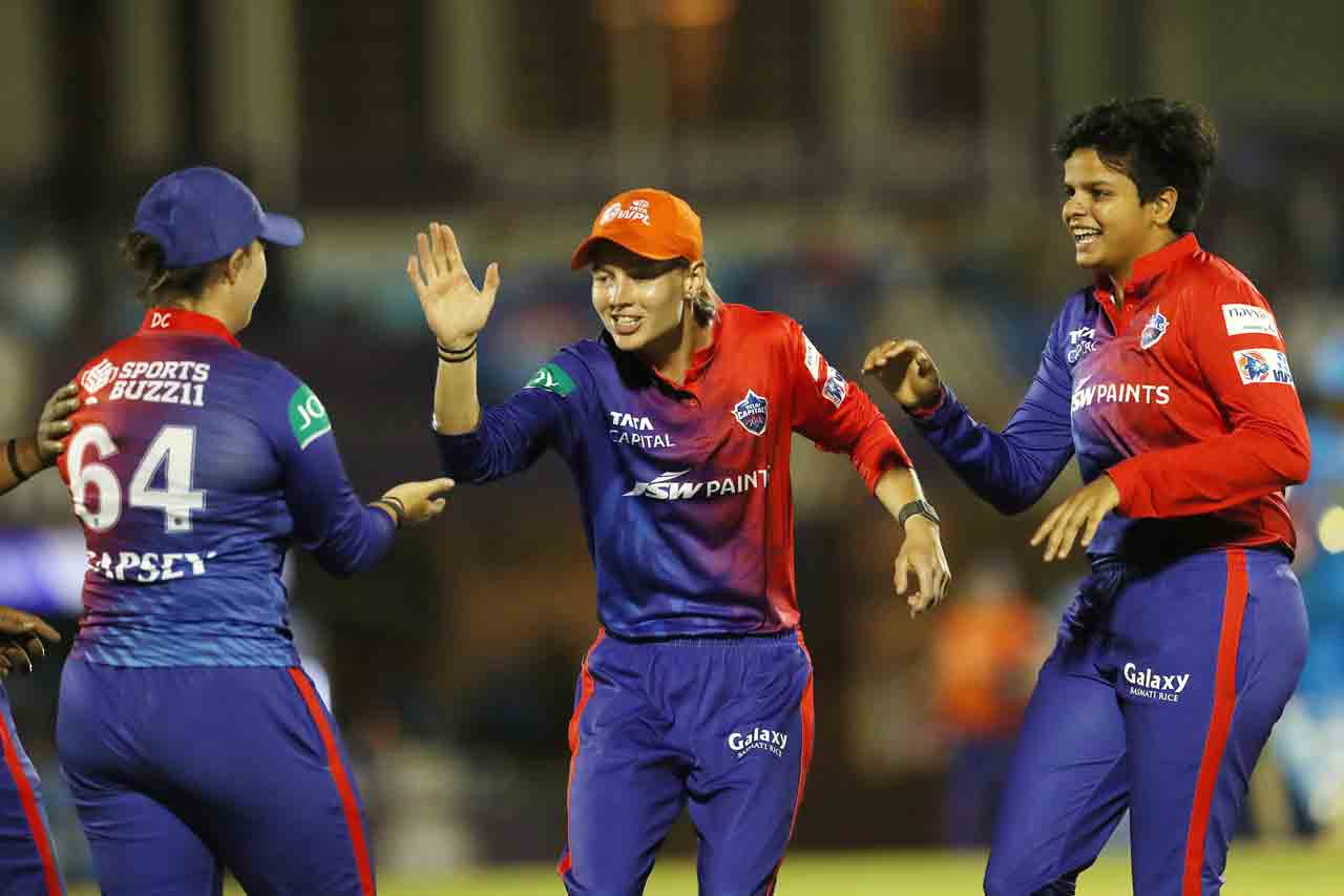 WPL Final 2023 | తొలి వికెట్ కోల్పోయిన ముంబై.. స్కోర్..?