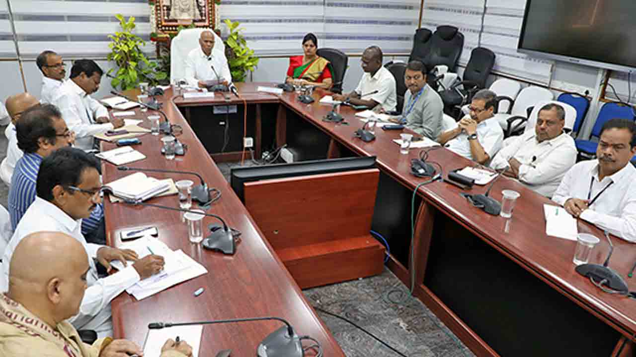 Ttd Staff | టీటీడీ సిబ్బంది డబ్బులు డిమాండ్‌ చేస్తే విజిలెన్స్‌కు ఫిర్యాదు చేయండి : ఈవో