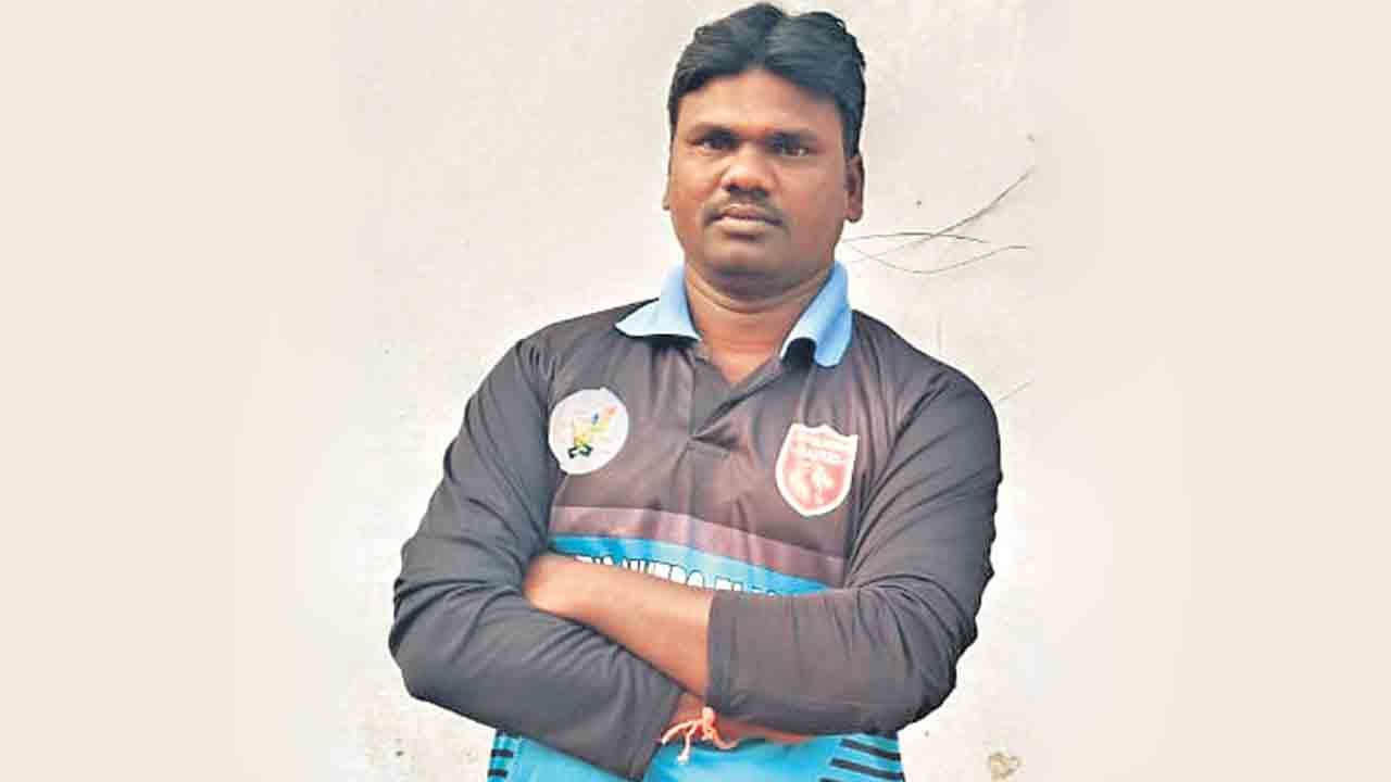 క్రికెట్‌ ఆడుతూ యువకుడి హఠాన్మరణం