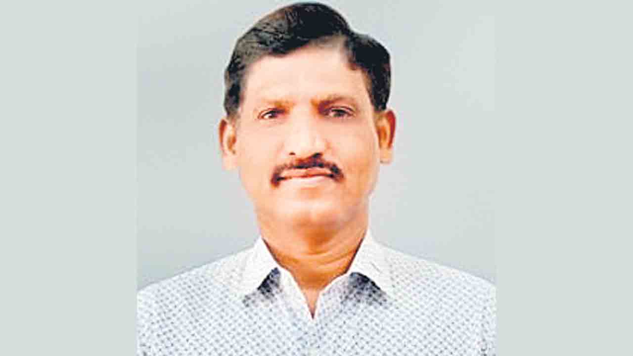 వ్యవసాయ వర్సిటీ పీఆర్వోకు డాక్టరేట్‌