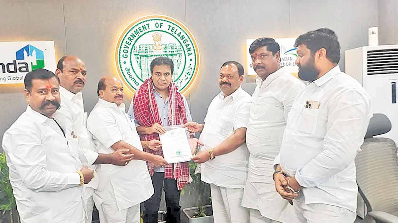 ట్యాంక్‌బండ్‌పై దొడ్డి కొమరయ్య విగ్రహాన్ని పెట్టాలి