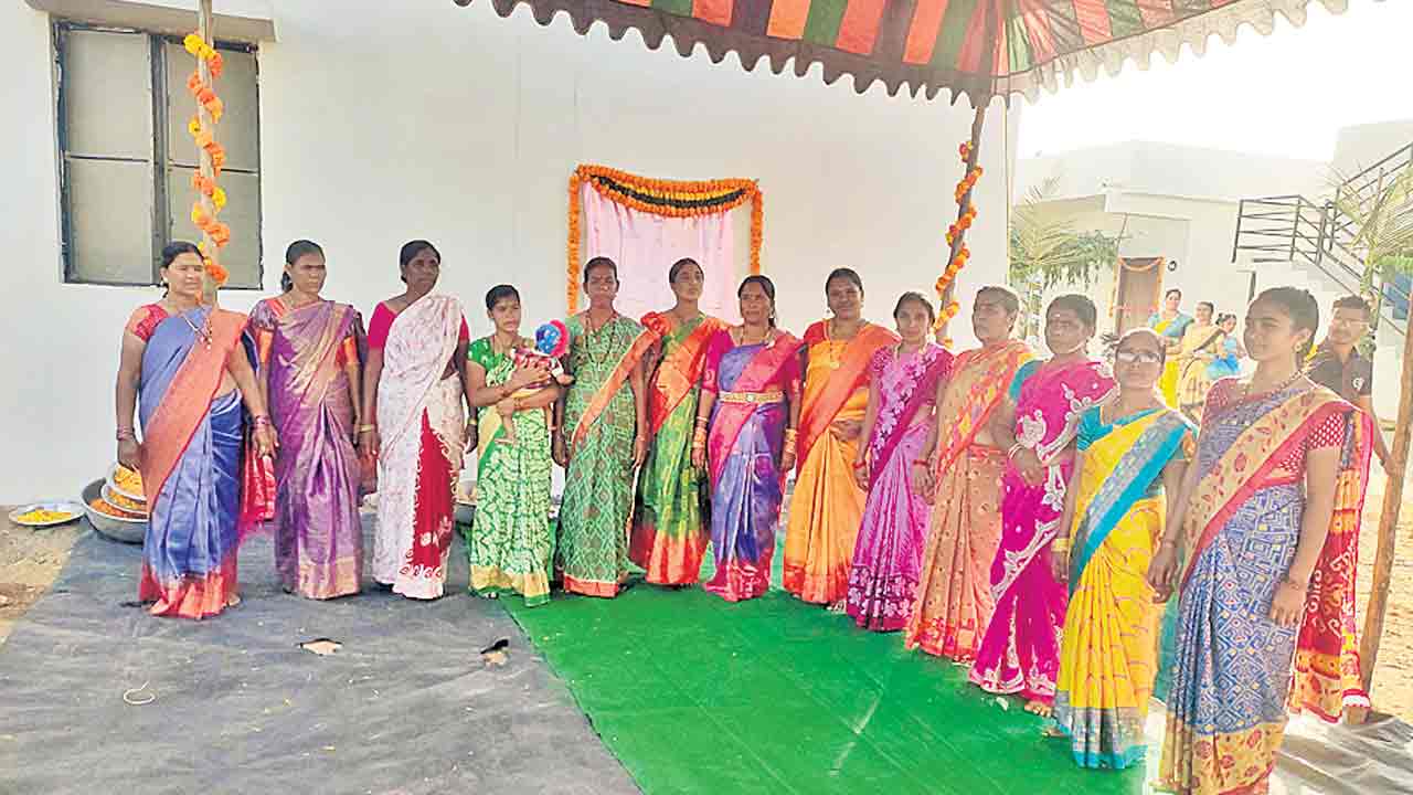 డబుల్‌ ఆనందం.. నెరవేరిన పేదల సొంతింటి కల