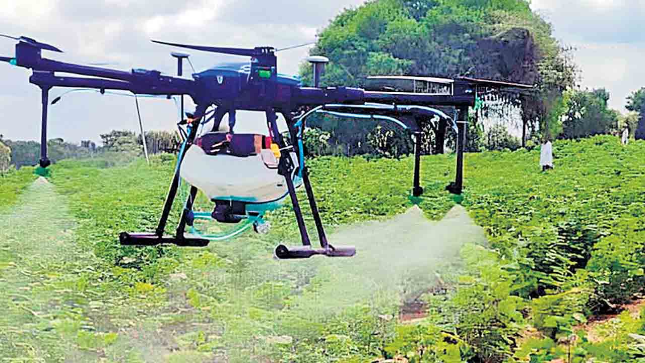 డ్రోన్లతో మందుల పిచికారీ