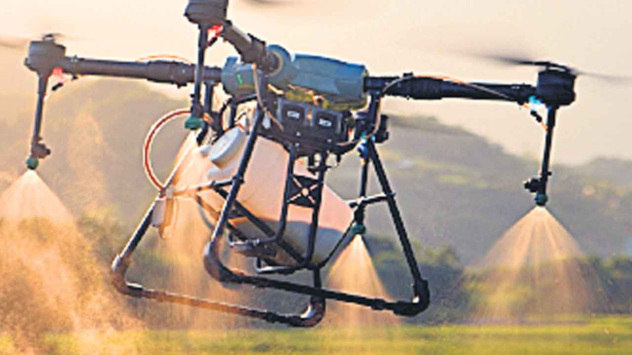 రైతులకు కిరాయికి డ్రోన్లు