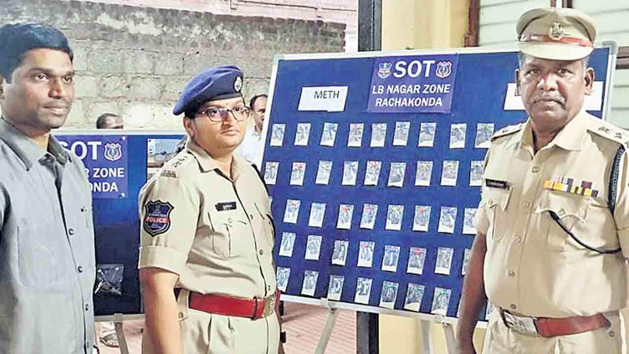 ఇద్దరు అంతర్రాష్ట్ర డ్రగ్‌ స్మగ్లర్లు