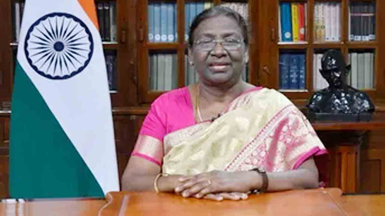 మహిళలు ఆత్మవిశ్వాసంతో ముందుకు సాగాలి: ద్రౌపది ముర్ము