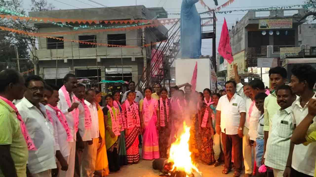బండి సంజయ్‌ వ్యాఖ్యలపై నిరసనల వెల్లువ