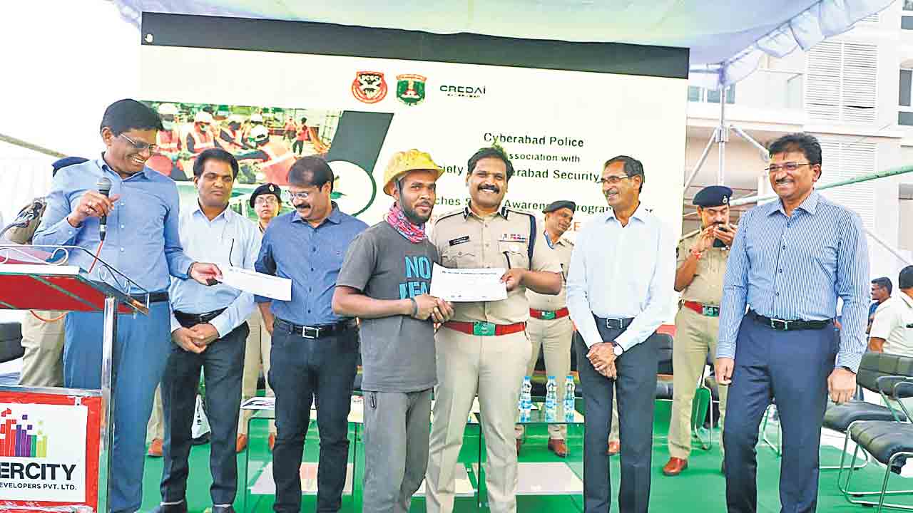 కార్మికుల భద్రతకు కట్టుబడి ఉన్నాం