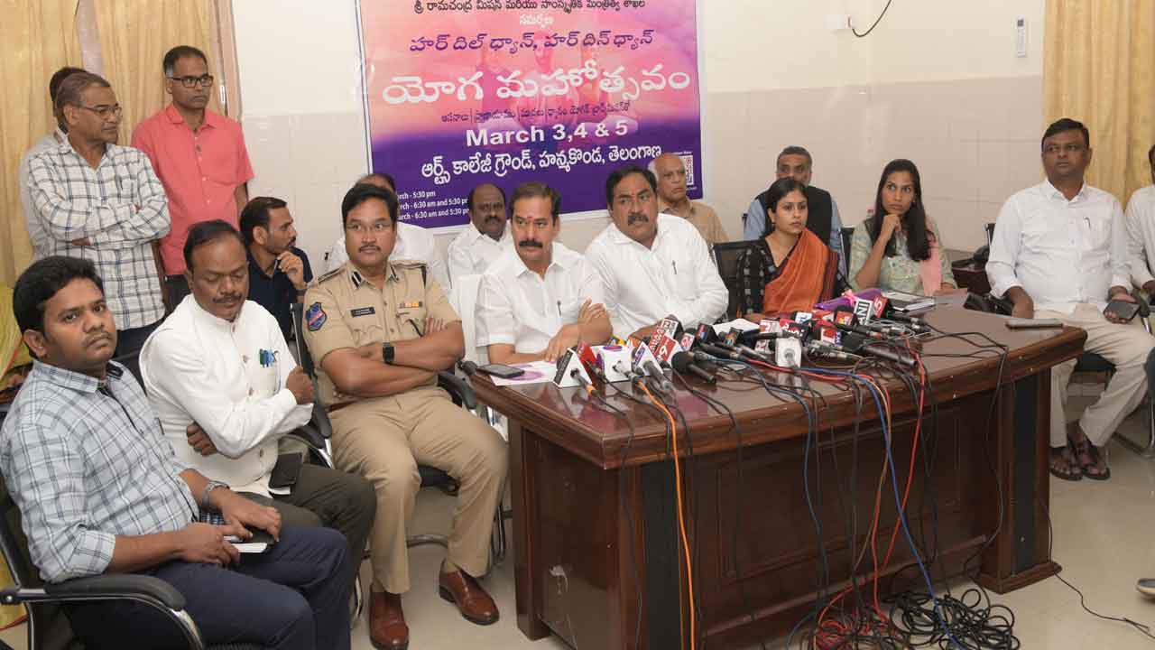 యోగాతోనే ఆరోగ్యం.. ఆర్ట్స్‌ కళాశాల మైదానంలో మూడు రోజుల ఉచిత శిక్షణ