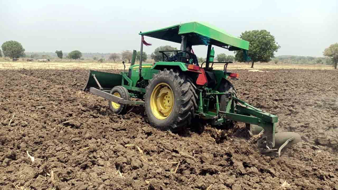 Agriculture | వేసవిలో దుక్కులు దున్నడం అవసరమా? దీనివల్ల పంట పొలాలకు కలిగే లాభమేంటి?