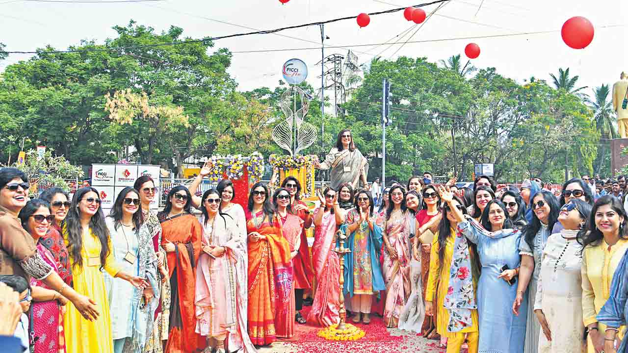 మహిళా శక్తికి ప్రతిరూపం