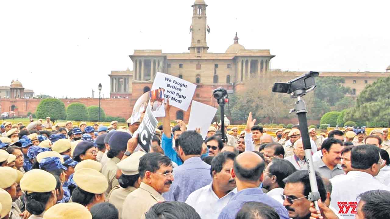 ఎంపీలపై పోలీస్‌ జులుం