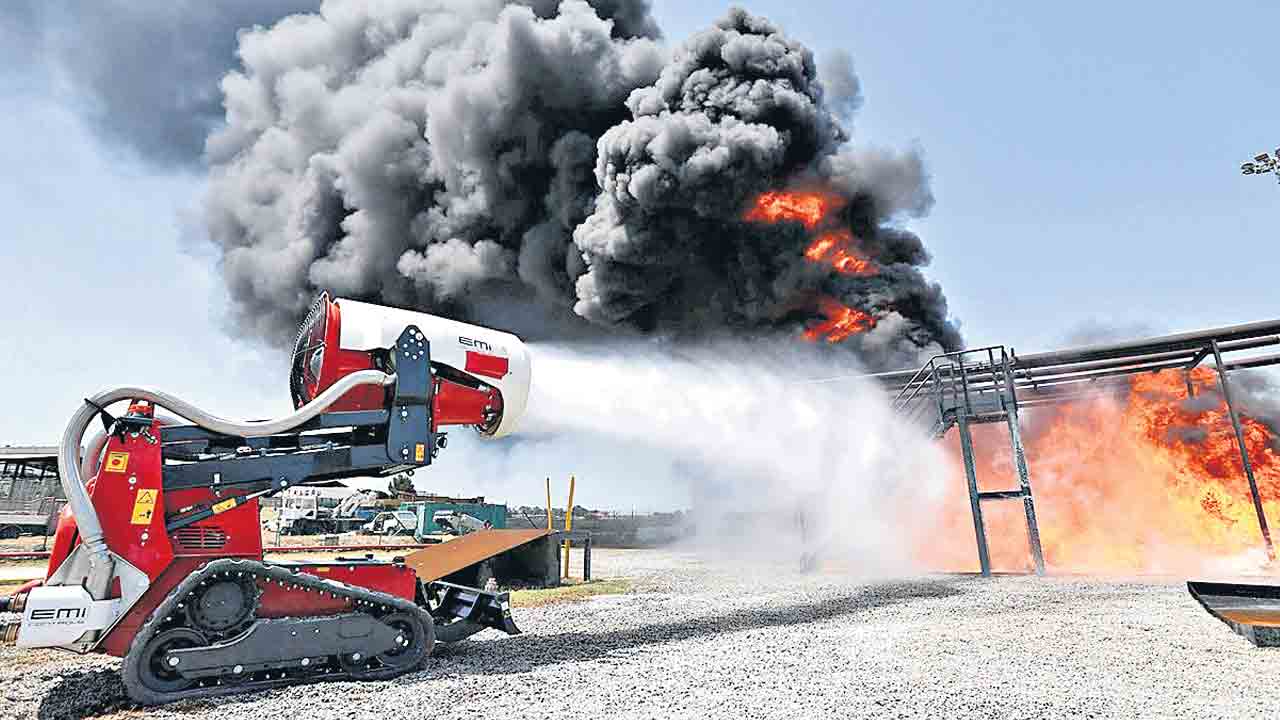 Fire Accidents | మంటలు ఆర్పేందుకు విదేశాల నుంచి తెలంగాణకు కొత్తగా రోబోలు, డ్రోన్లు !