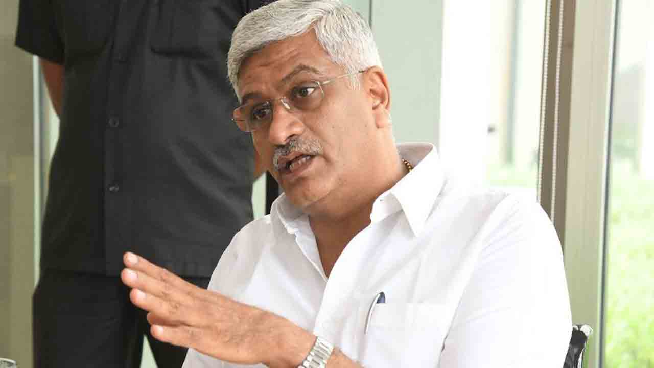 సీఎంపై కేంద్రమంత్రి పరువు నష్టం దావా