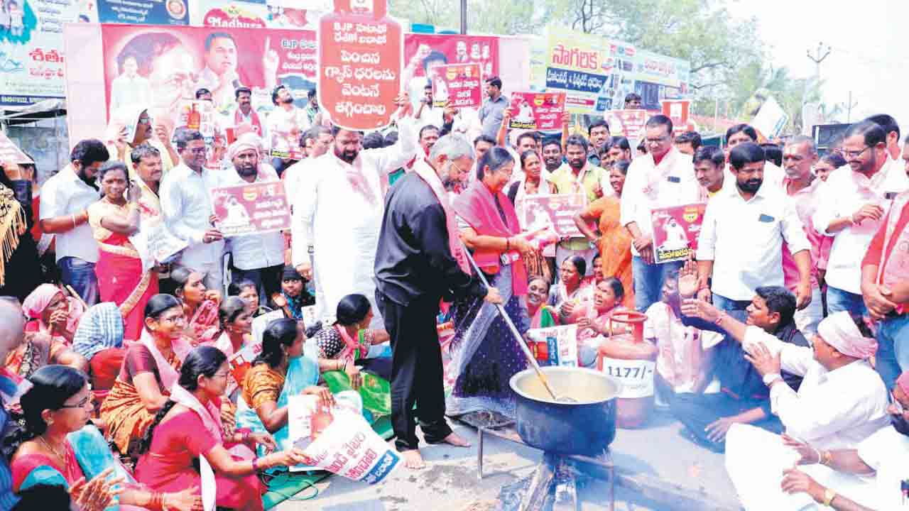 ఆగని నిరసన జ్వాల