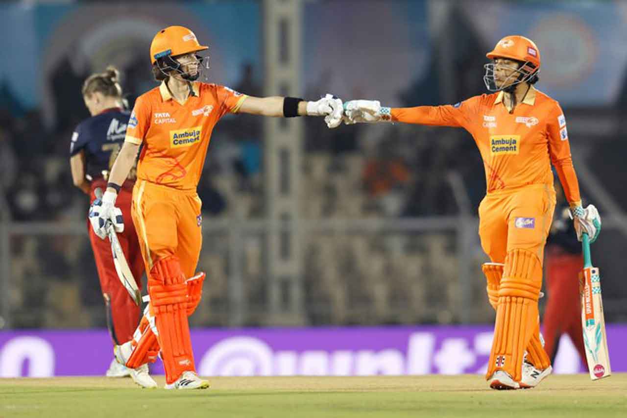 RCB vs GG | తొలి వికెట్ కోల్పోయిన‌ గుజ‌రాత్ జెయింట్స్