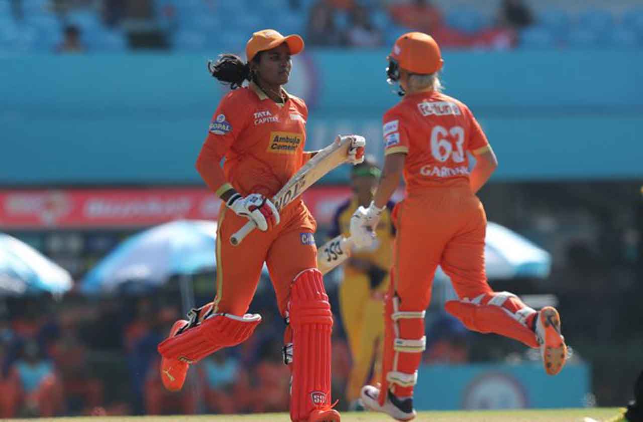 GG vs UPW | గార్డ్నర్, హేమలత హాఫ్ సెంచరీ.. యూపీ టార్గెట్ 179