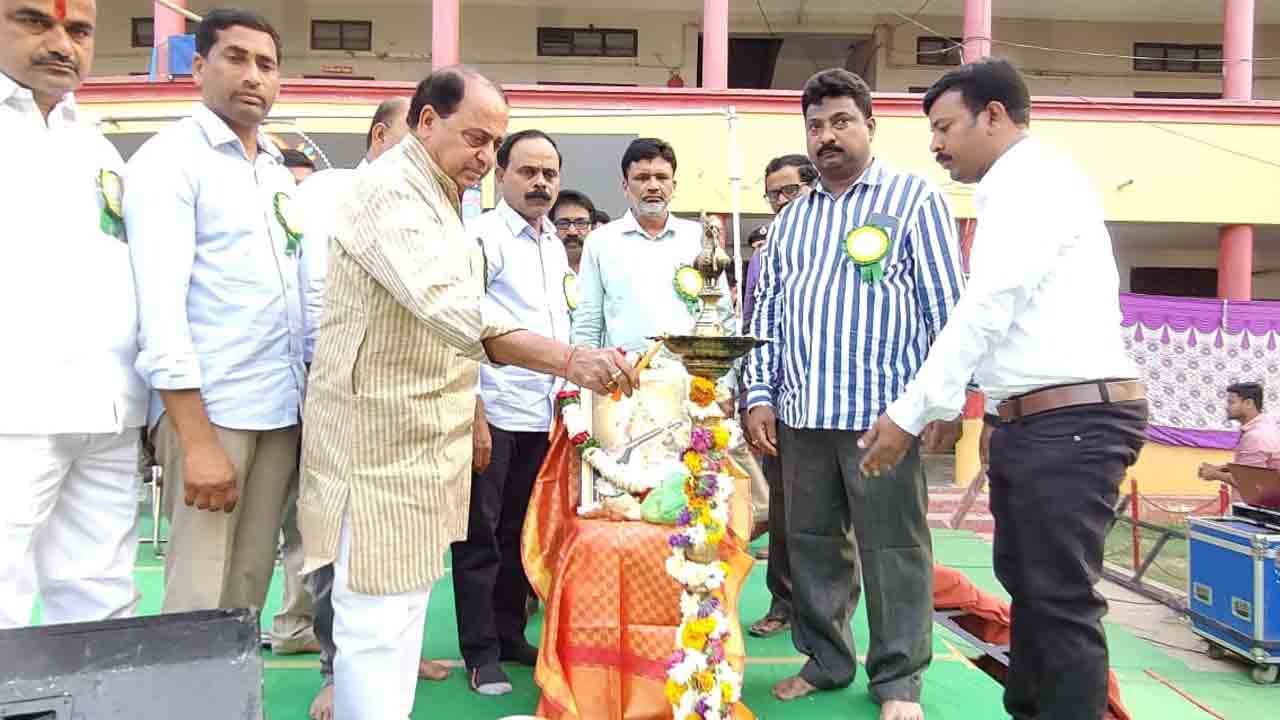 ఆడబిడ్డలకు పెద్దన్నలా సీఎం