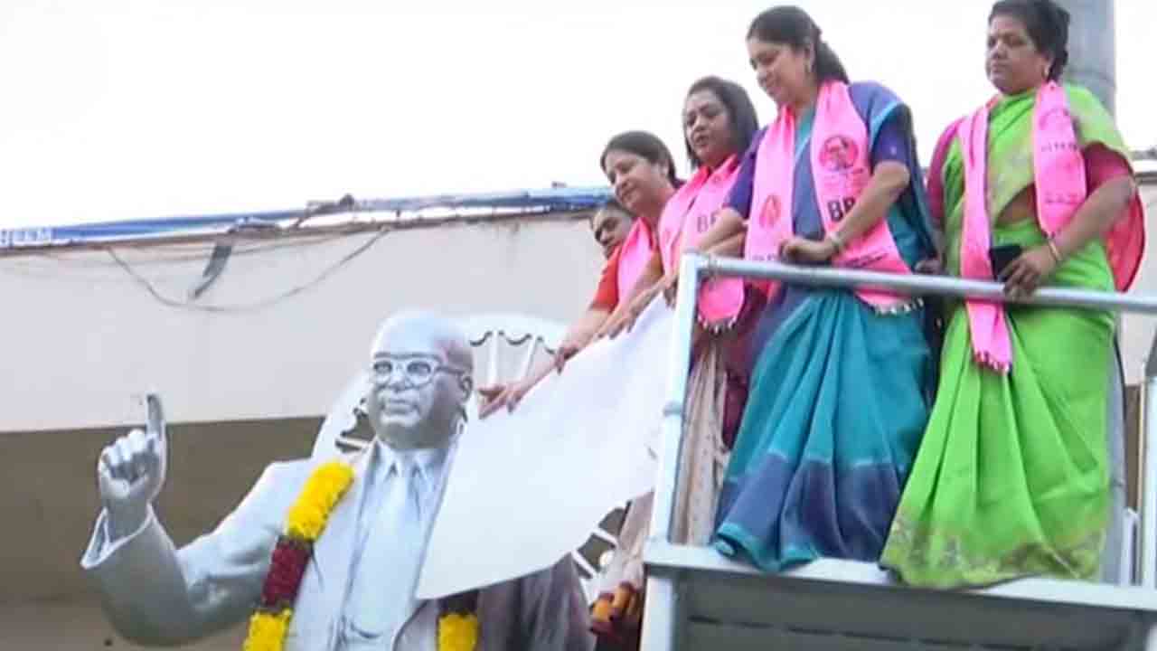 GHMC Mayor | క్ష‌మాప‌ణ చెప్పే వ‌ర‌కు వ‌దిలిపెట్టం.. బండి సంజ‌య్‌ను హెచ్చ‌రించిన జీహెచ్ఎంసీ మేయ‌ర్