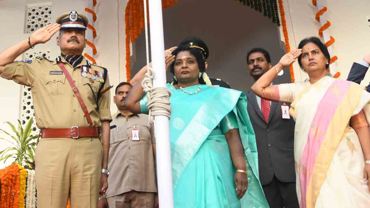 Tamilisai | అంత ట్వీట్‌ ఎందుకు? చిన్న సంతకం చాలుకదా!.. గవర్నర్‌ రాజకీయ వ్యాఖ్యలపై విరుచుకుపడ్డ నెటిజన్లు