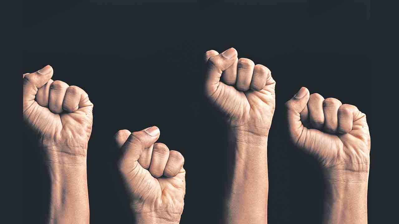 Strike | సమ్మె చేస్తే కఠిన చర్యలు.. ప్రభుత్వ ఉద్యోగులకు కేంద్రం హెచ్చరిక