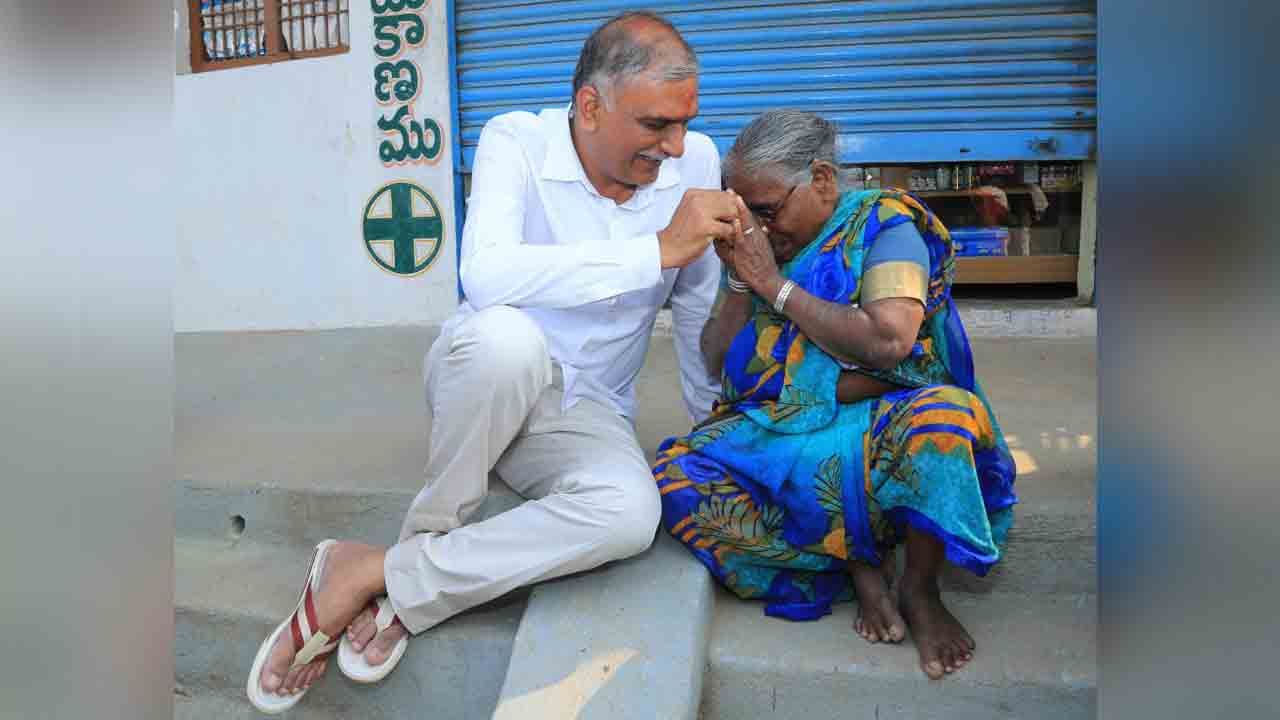 CM KCR | కేసీఆర్ పెద్ద కొడుకులా ఉండగా మాకేంది బిడ్డా.. హరీశ్రావుతో వృద్ధురాలి ముచ్చట