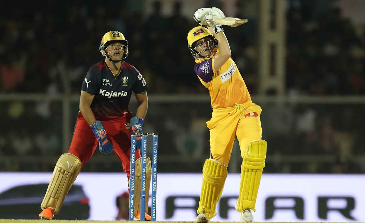 RCB vs UPW | ప‌వ‌ర్ ప్లేలో యూపీ వారియ‌ర్స్ దూకుడు.. స్కోర్ ఎంతంటే..?