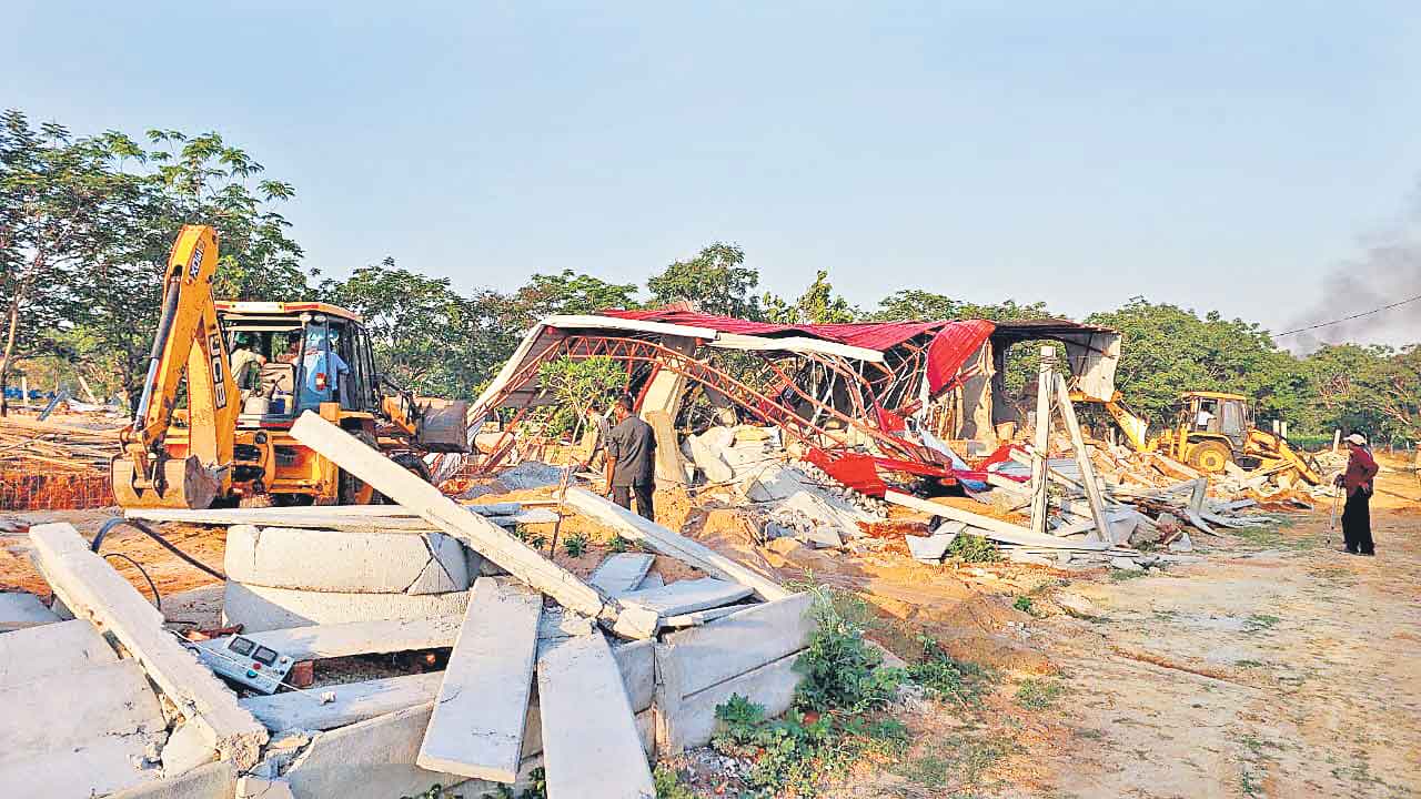 50 ఎకరాల హెచ్‌ఎండీఏ భూములకు విముక్తి