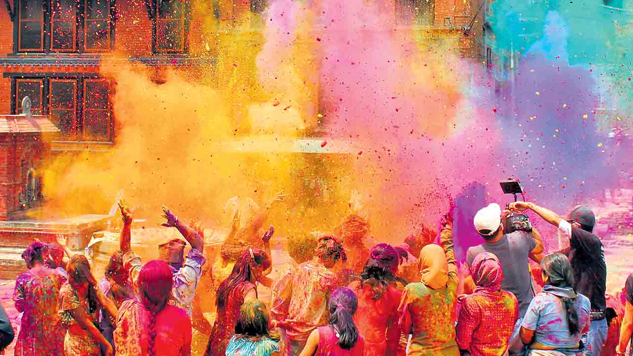 Couple dies | హోలీ వేడుకల తర్వాత.. బాత్‌రూమ్‌లో మరణించిన భార్యాభర్తలు