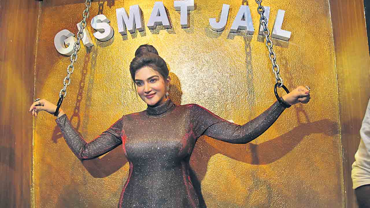 అందమైన హనీ.. హృదయంలో బందీ