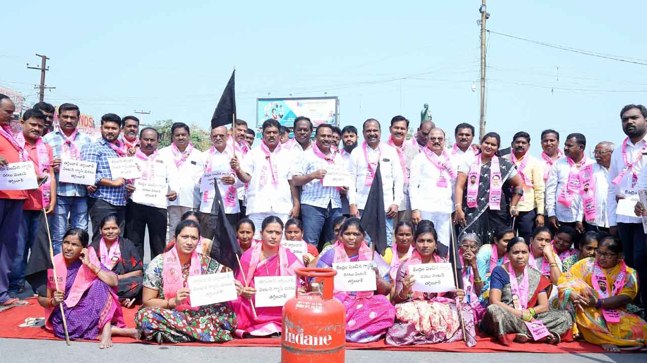 పెంచిన గ్యాస్‌ ధరలను తగ్గించాలి