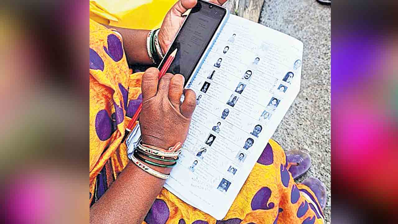 ముమ్మరంగా ఓటర్‌ – ఆధార్‌ లింక్‌ డ్రైవ్‌