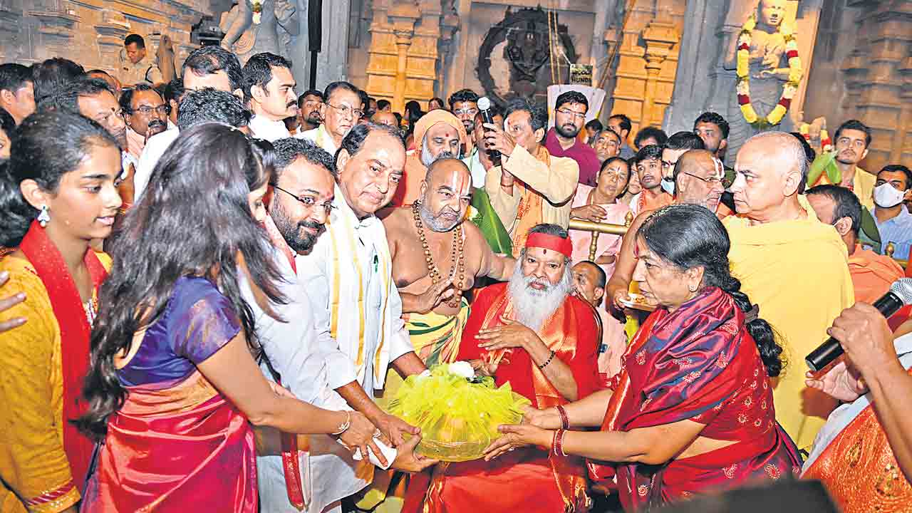 యాదగిరిగుట్ట ఆలయం అత్యద్భుతం