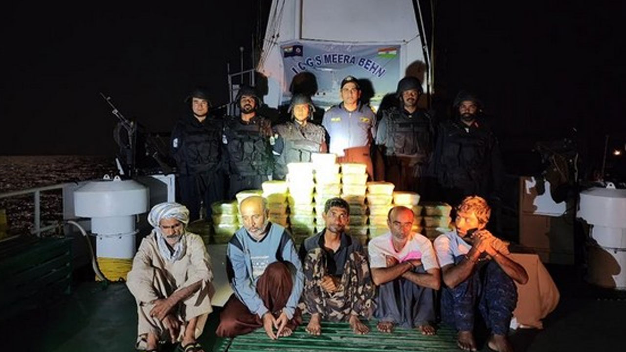 Drugs Seized: గుజ‌రాత్ తీరంలో రూ.425 కోట్ల విలువైన డ్ర‌గ్స్ ప‌ట్టివేత‌