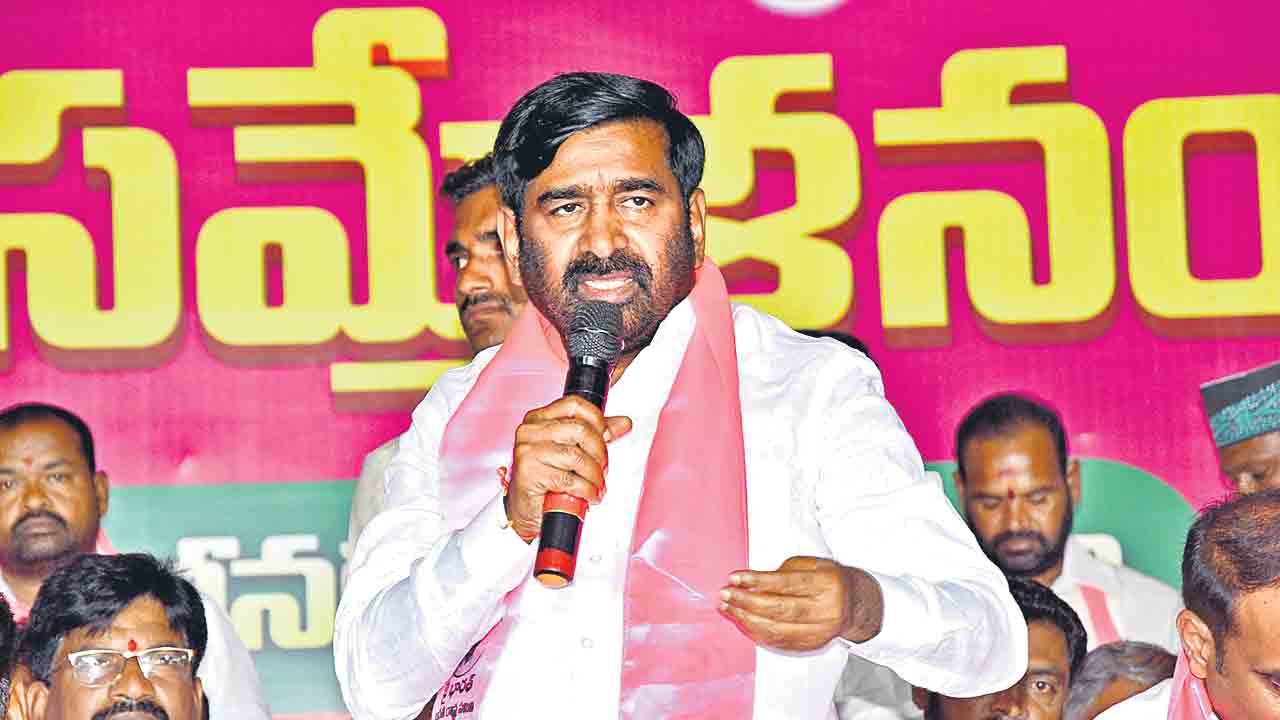 సంబురంగా ఆత్మీయ సమ్మేళనాలు